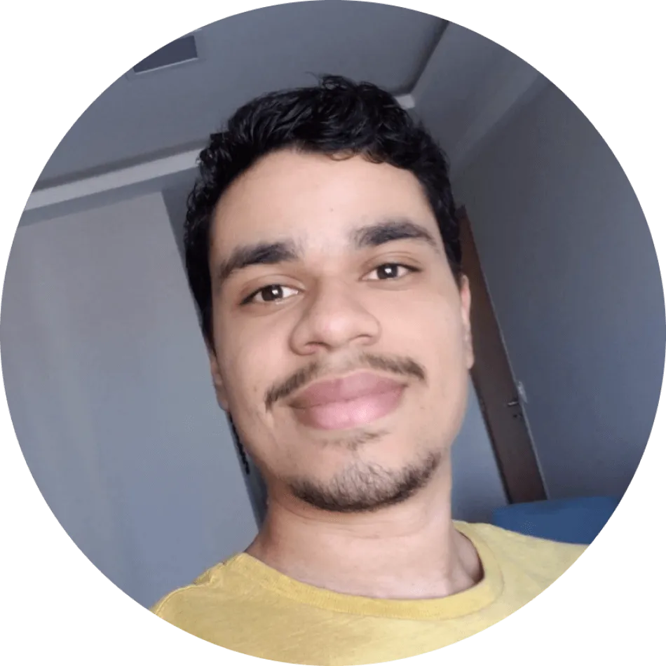Fellipe is wearing a yellow t-shirt and smiling